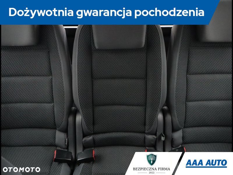 Volkswagen Touran - 12