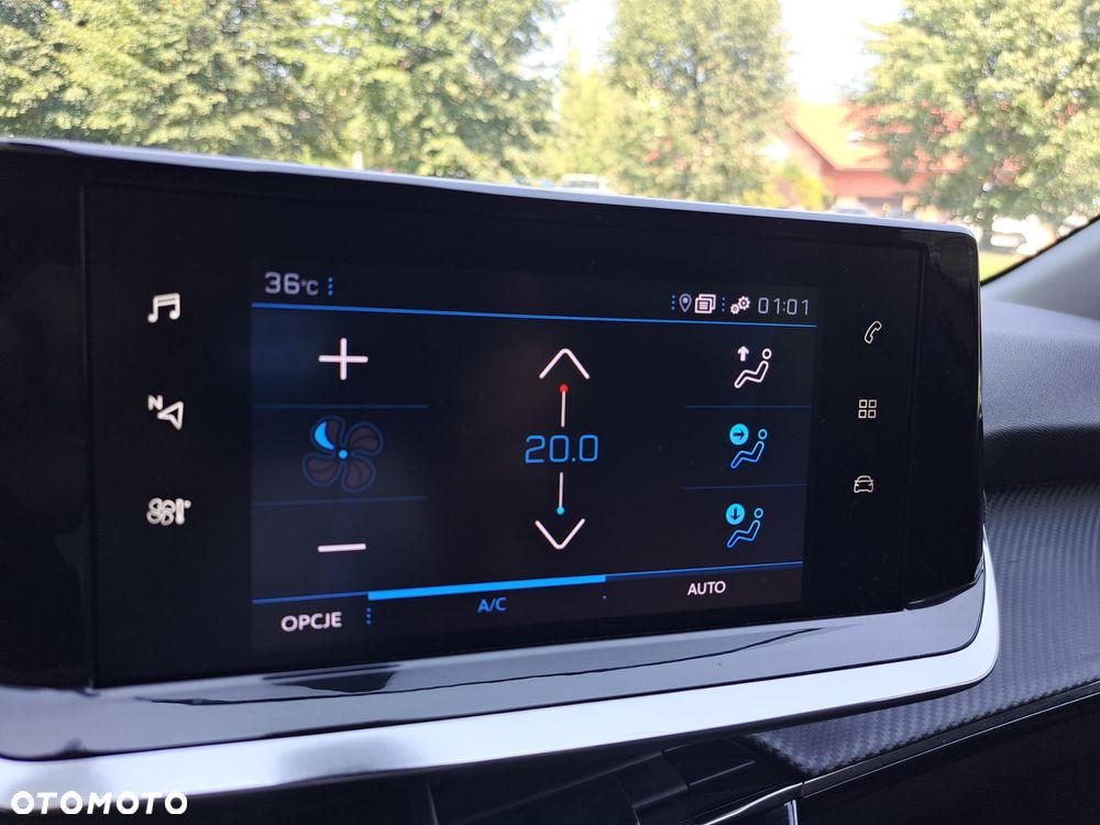 Peugeot 208 Benzin 100 Business - 23