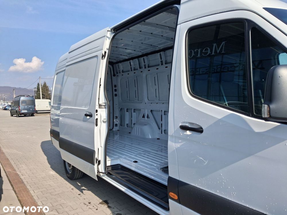Mercedes-Benz Sprinter - 11