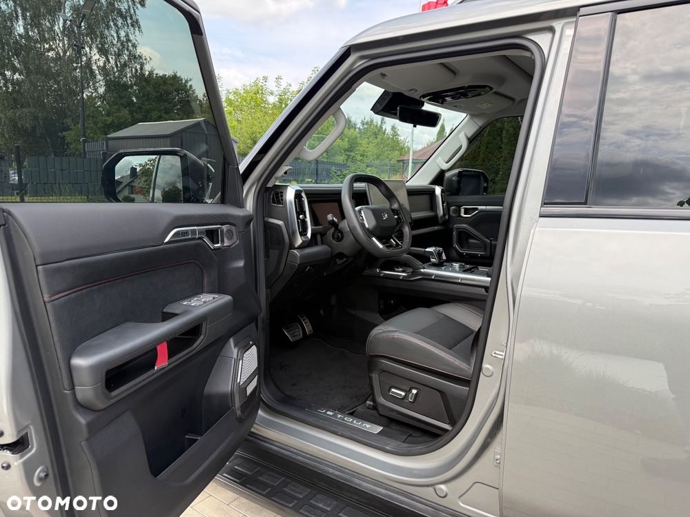 Jetour Traveller - 10