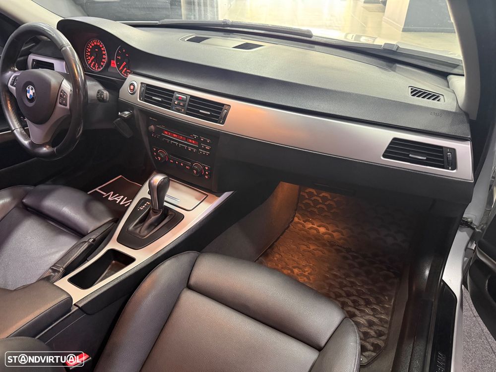 BMW 320 dA Exclusive - 24