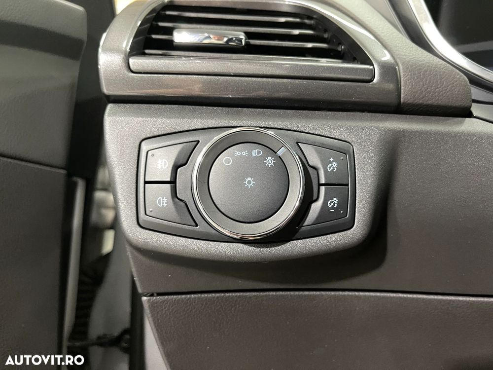Ford Mondeo 2.0 HEV Titanium - 21