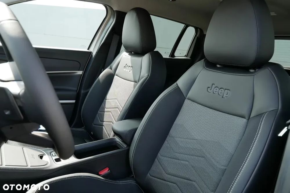 Jeep Avenger 1.2 T3 mHEV Summit FWD eDCT6 - 9