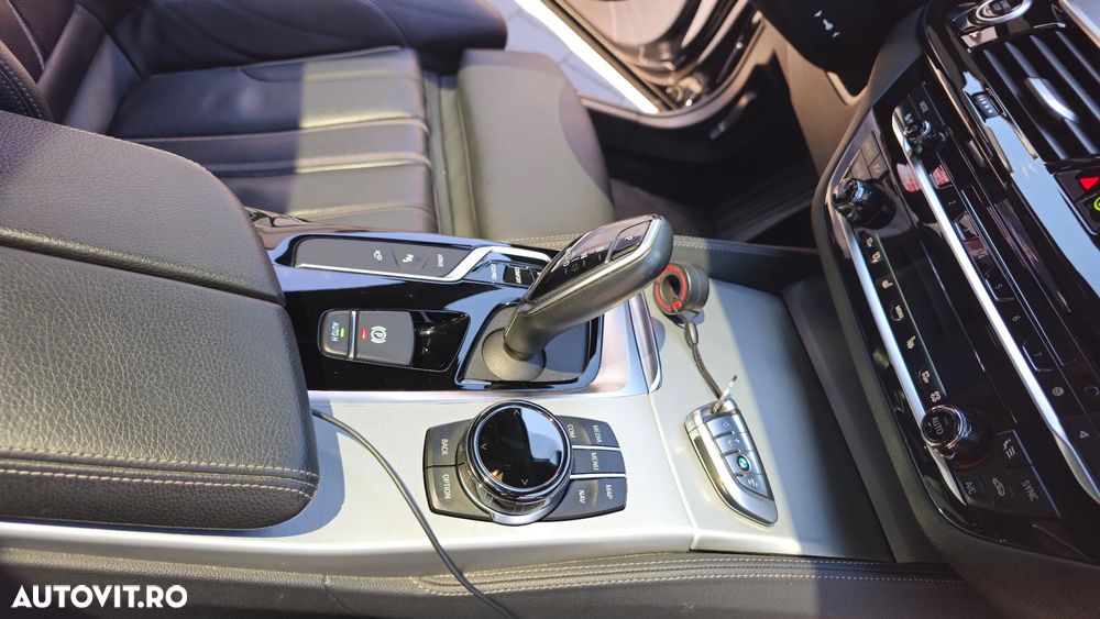 BMW Seria 5 530e Aut. Luxury Line - 10