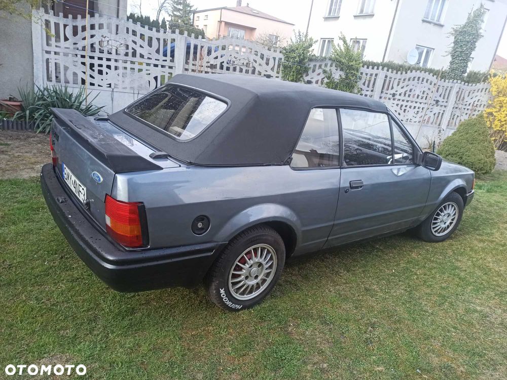 Ford Escort - 8