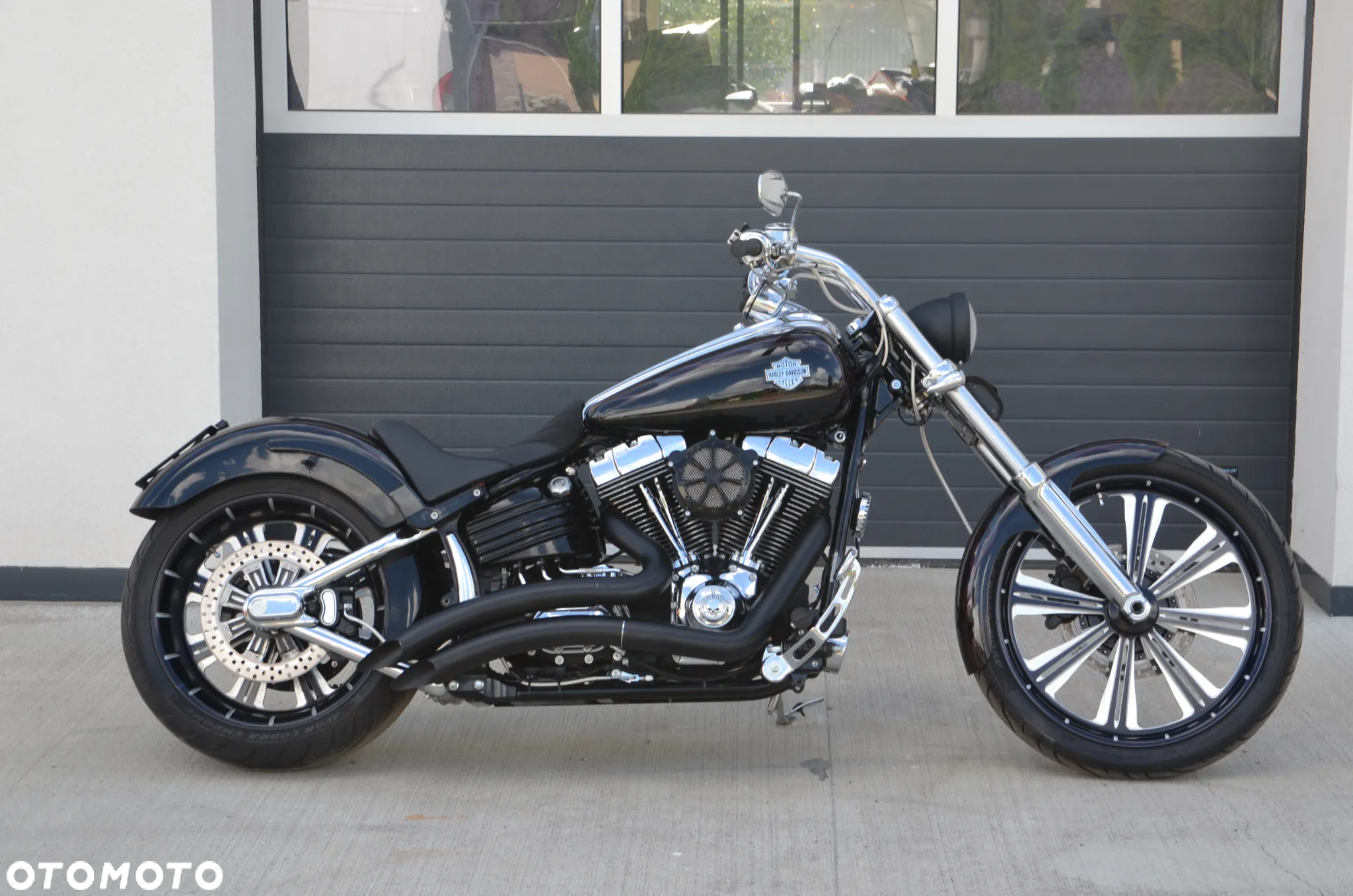 Harley-Davidson Softail Breakout - 16