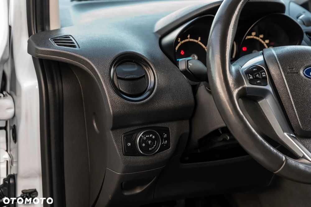 Ford Tourneo Courier 1.0 EcoBoost Trend - 32