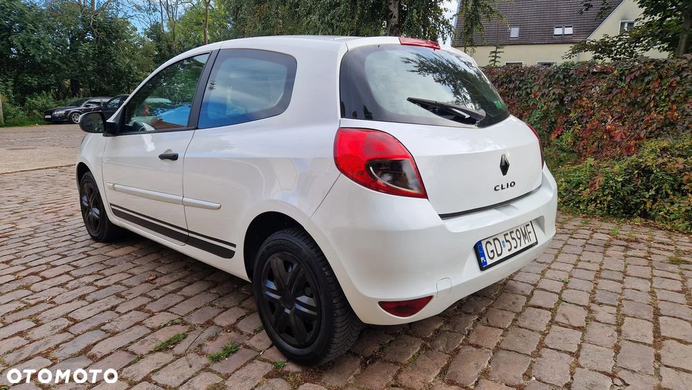 Renault Clio - 8