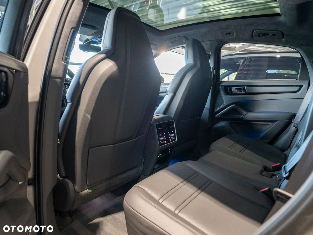Porsche Cayenne - 32