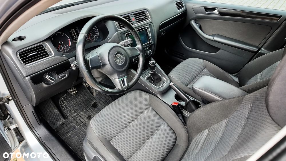 Volkswagen Jetta 1.6 TDI Highline - 15