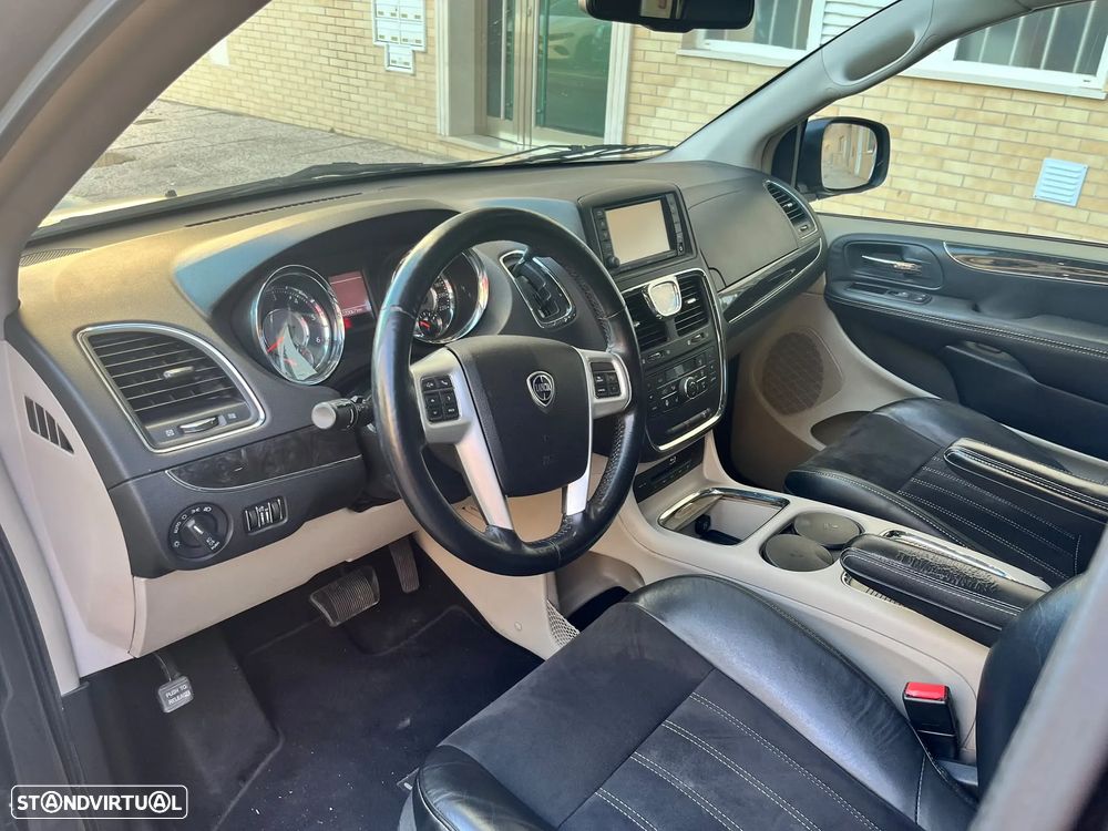 Lancia Voyager 2.8 CRD S - 11