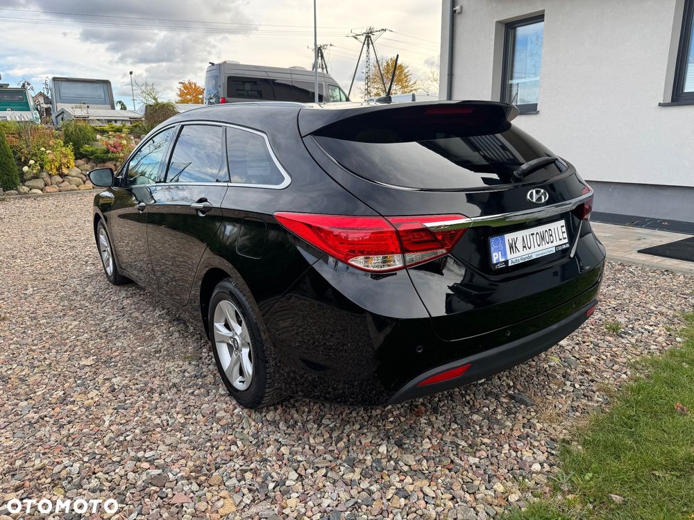 Hyundai i40 Kombi blue 1.6 Family+ - 17