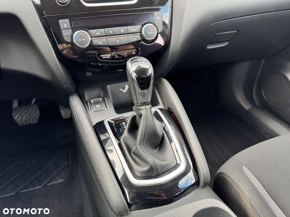 Nissan Qashqai 1.2 DIG-T N-Connecta Xtronic - 16
