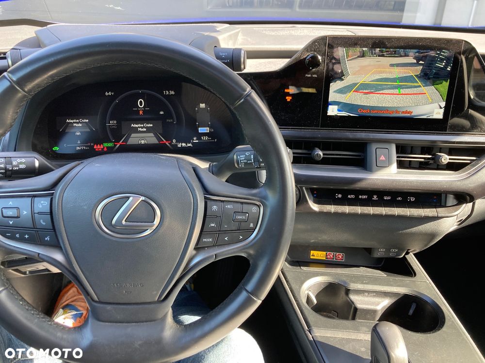 Lexus UX - 10
