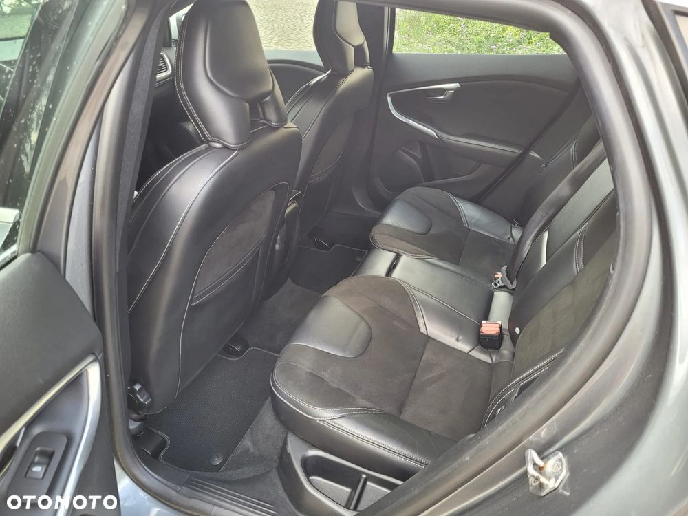 Volvo V40 D2 Drive-E R-Design Momentum - 17