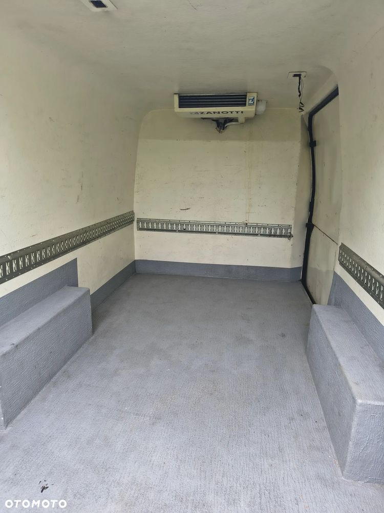 Ford Transit - 12