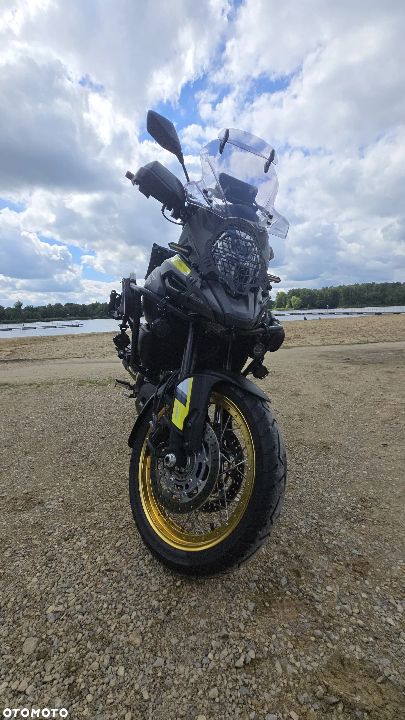 Suzuki V-STROM - 10