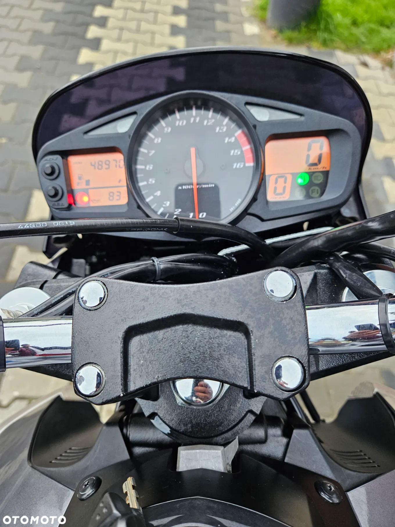 Suzuki GSR - 9