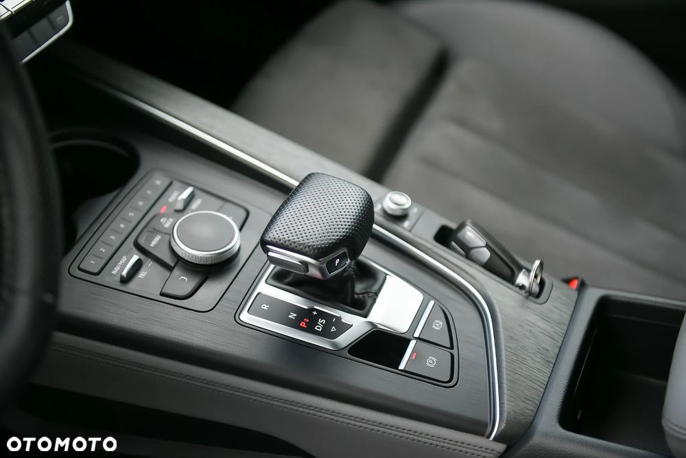 Audi A4 Avant 40 g-tron S tronic S line - 25