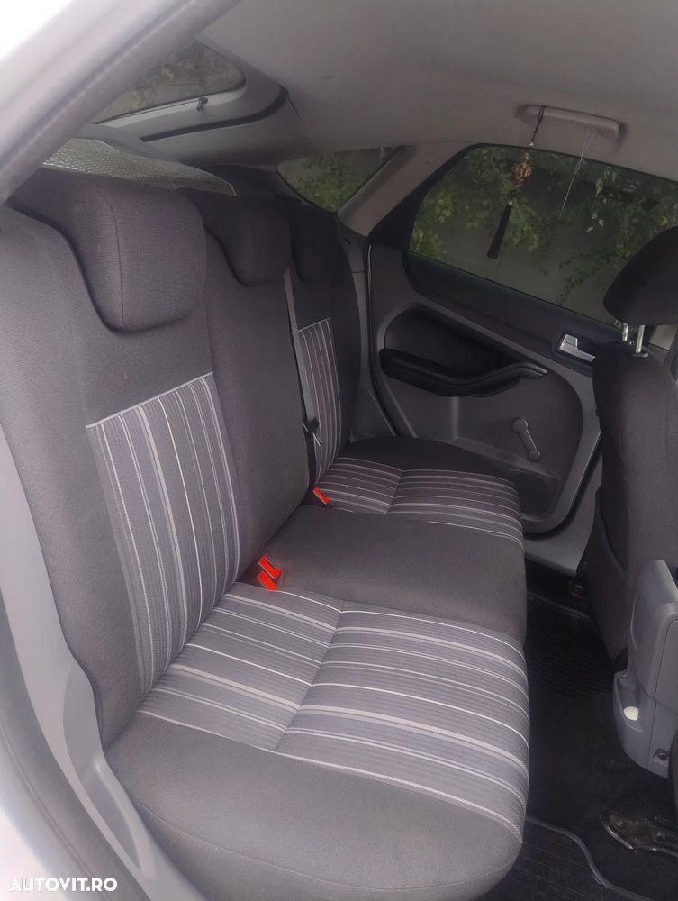 Ford Focus - 11
