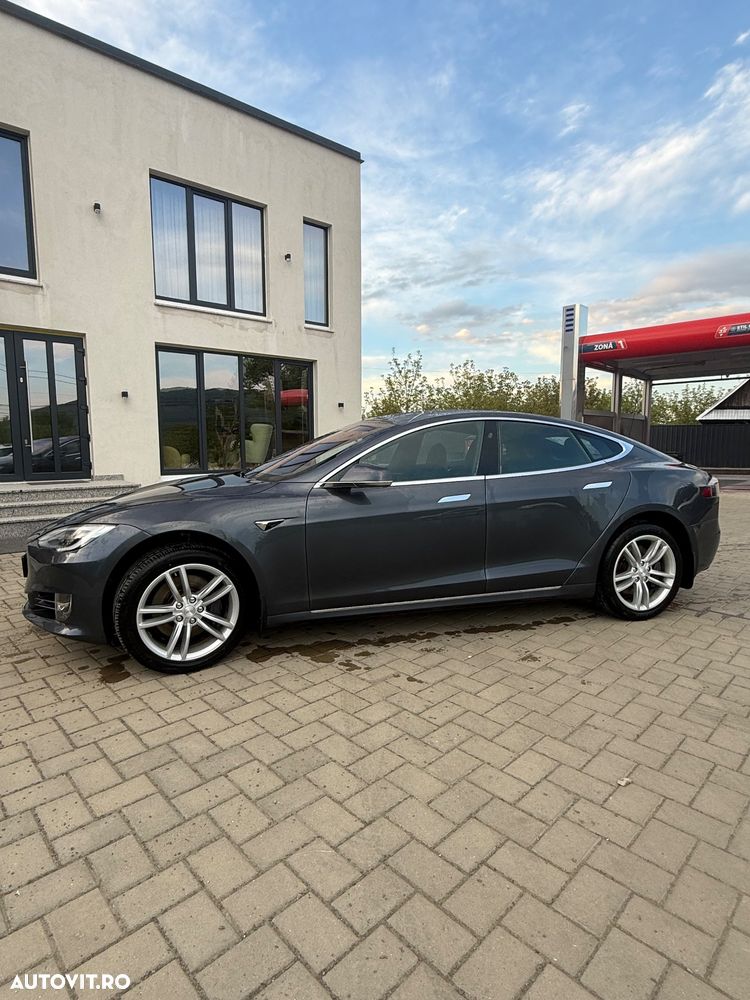 Tesla Model S - 3