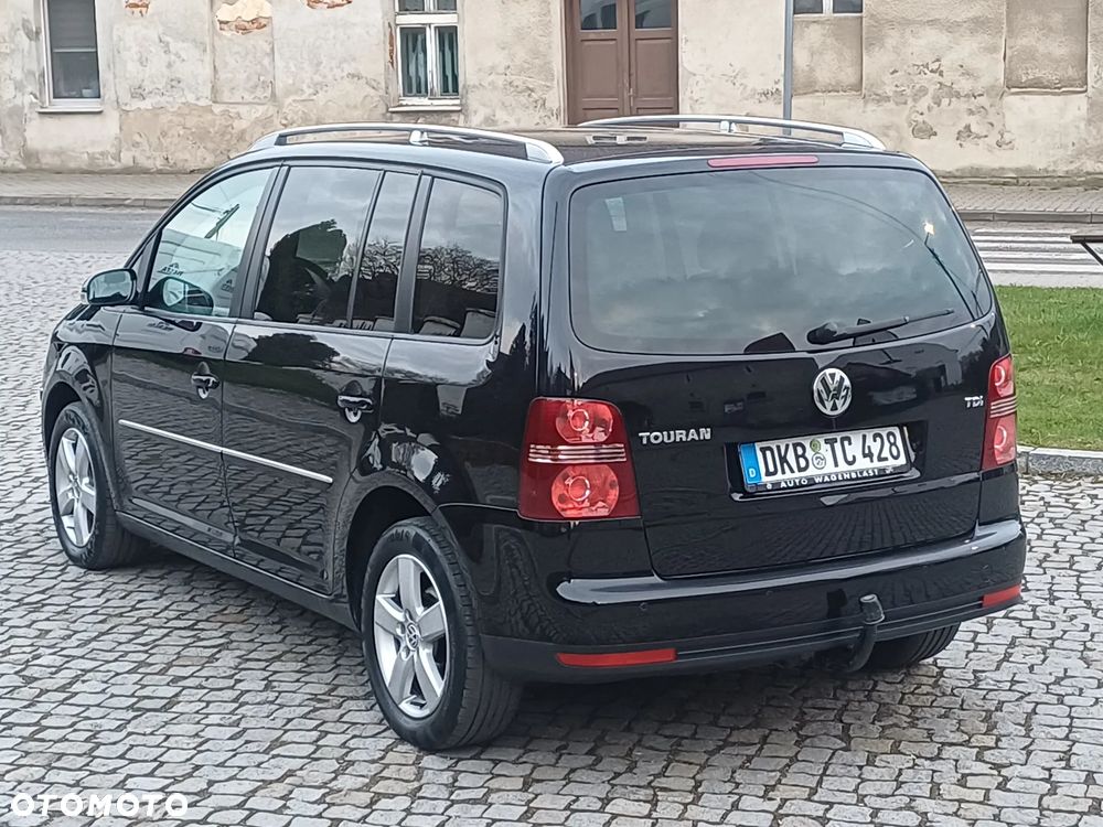 Volkswagen Touran - 4