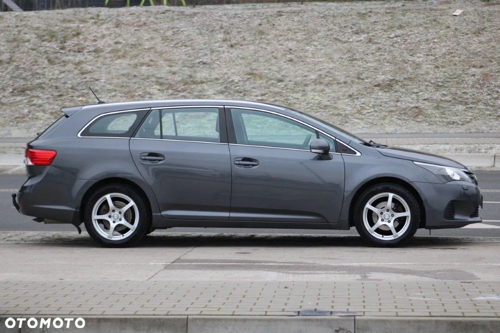 Toyota Avensis 1.6 Business Edition - 12