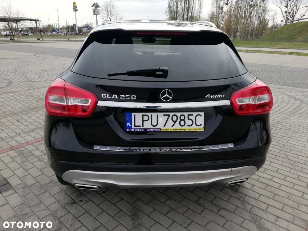 Mercedes-Benz GLA 250 4Matic 7G-DCT - 8