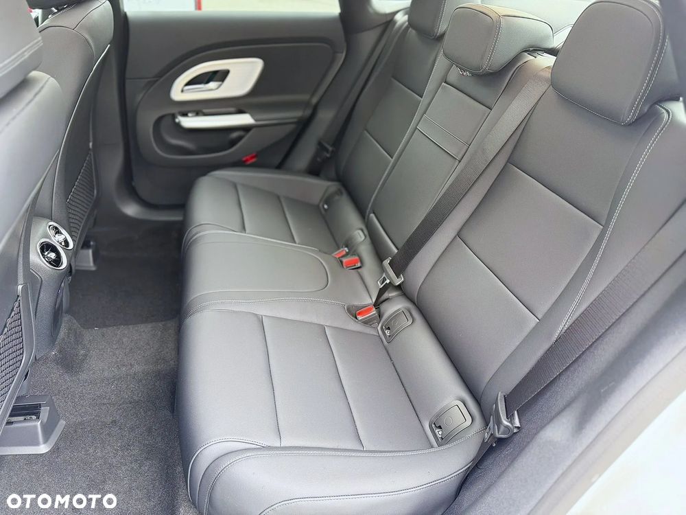 Mercedes-Benz CLA - 23