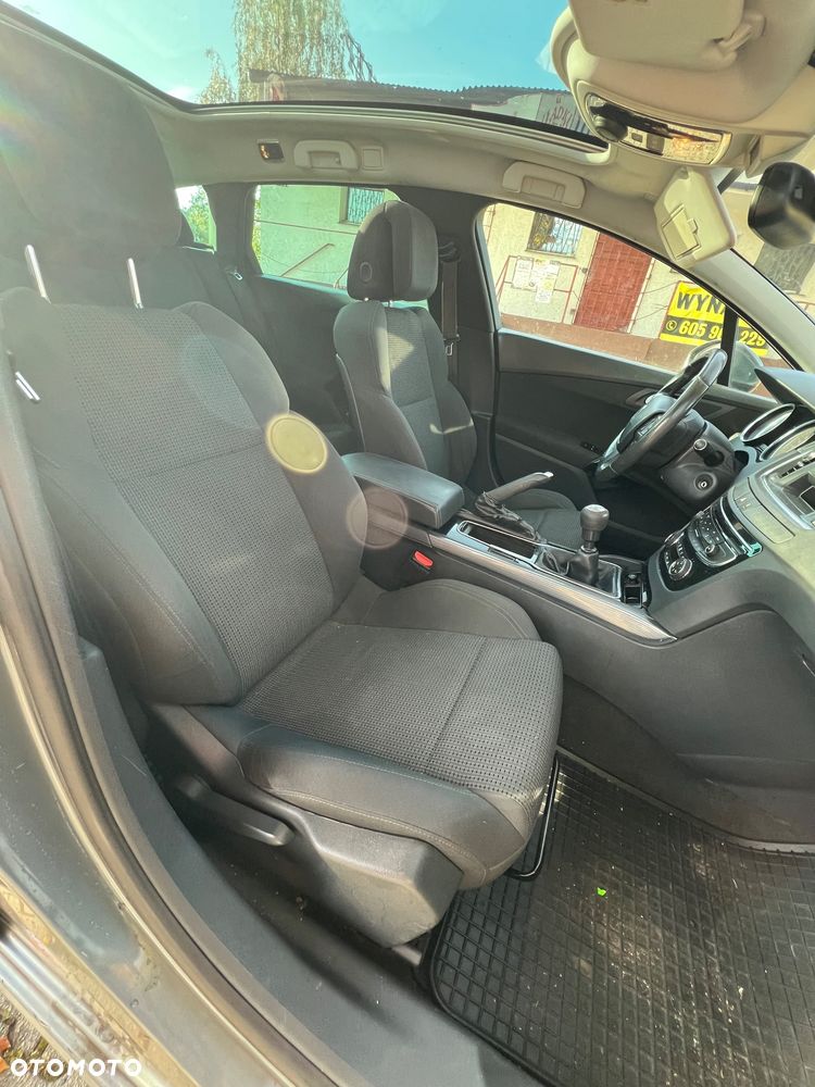 Peugeot 5008 - 24