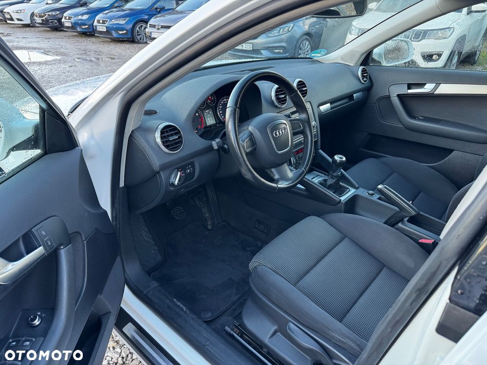 Audi A3 Sportback 1.6 Ambiente - 19