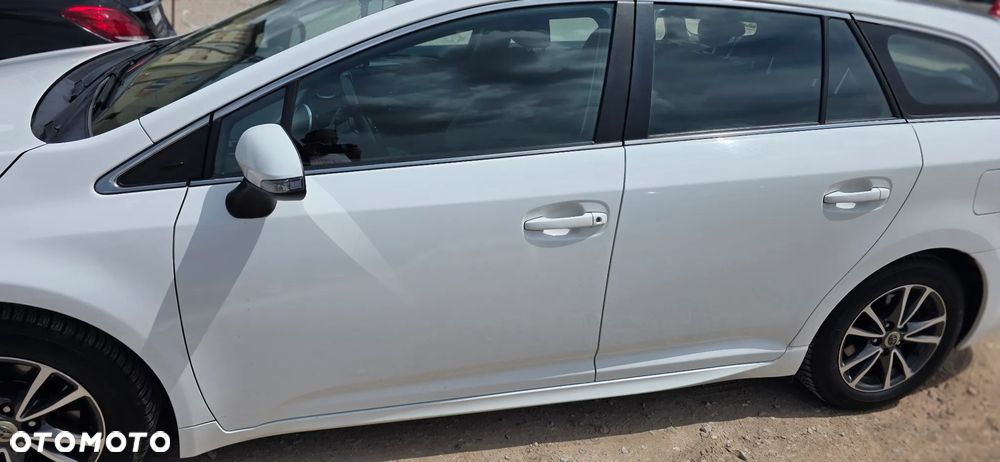 Toyota Avensis 2.0 Premium MS - 6