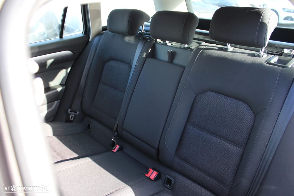 VW Passat Variant 2.0 TDi Confortline - 21