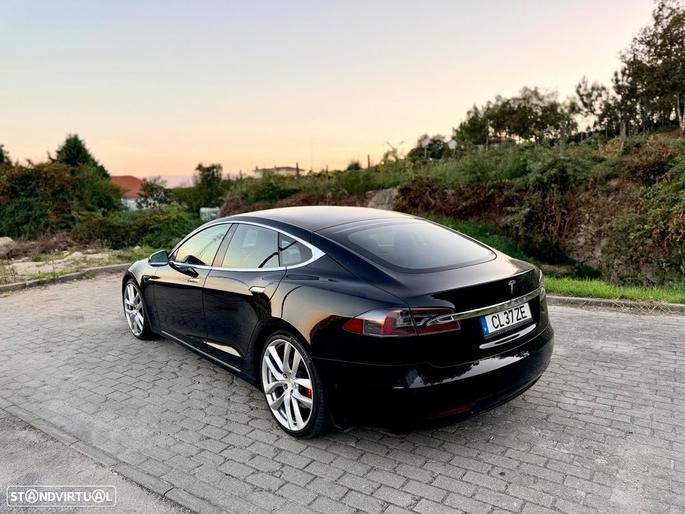 Tesla Model S - 5
