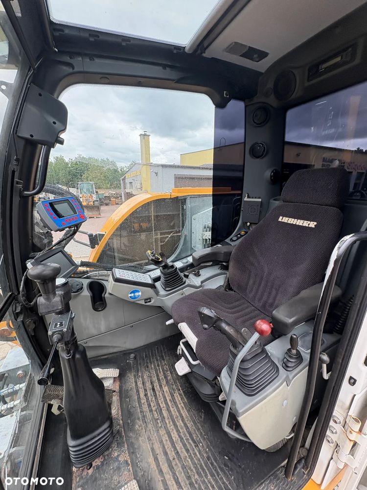 Liebherr A910 Compact - 10