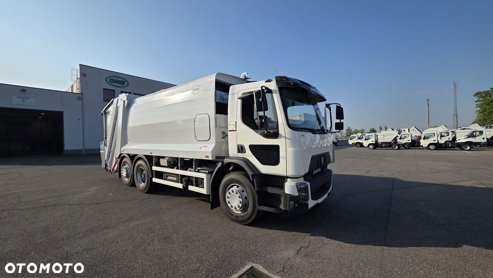 Renault D Wide 6x2 - 8