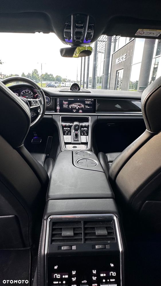 Porsche Panamera 4S Executive - 25