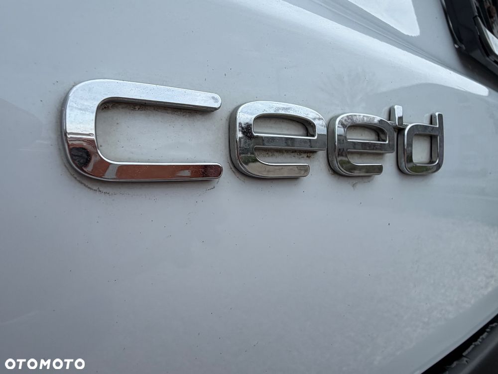 Kia Ceed - 14