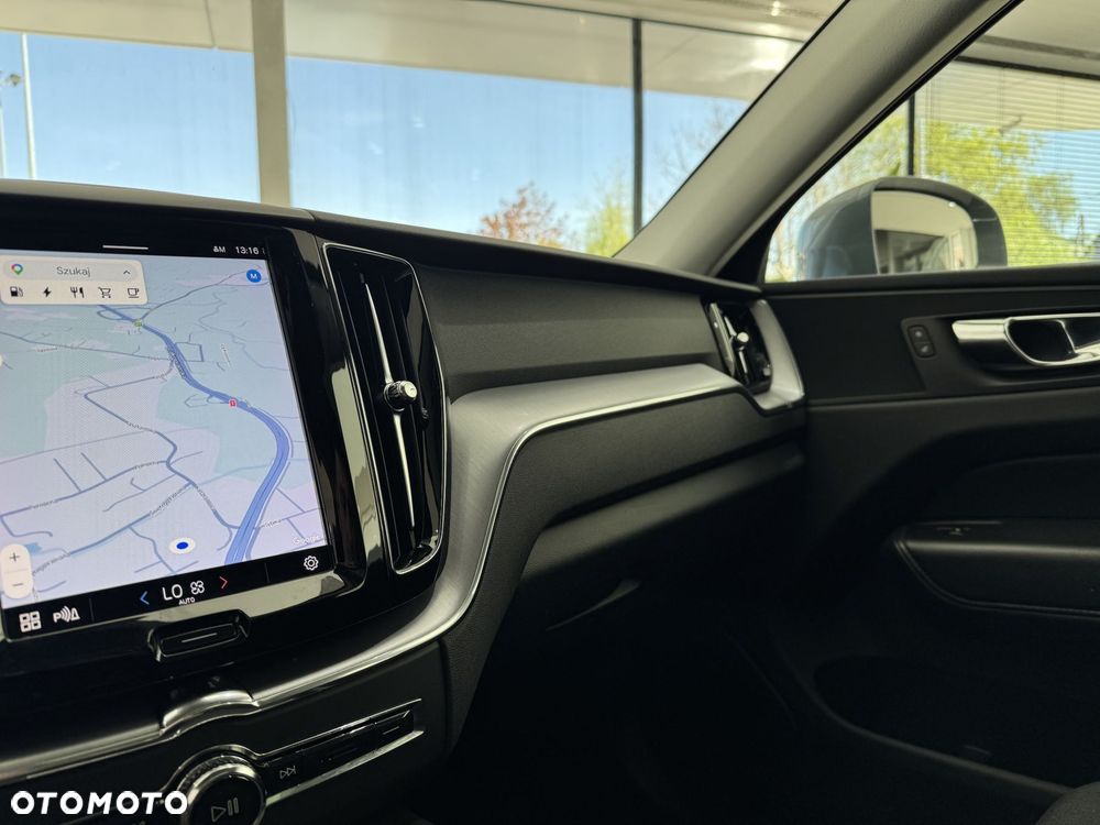 Volvo XC 60 T6 Plug-In Hybrid AWD Inscription - 28