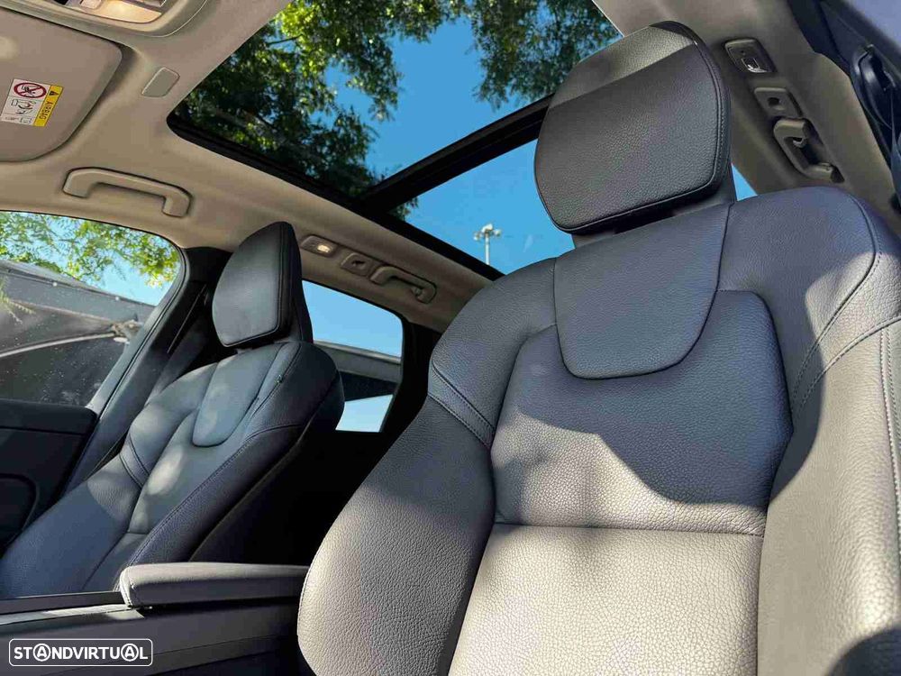 Volvo XC 60 2.0 T6 PHEV Plus Dark AWD - 12