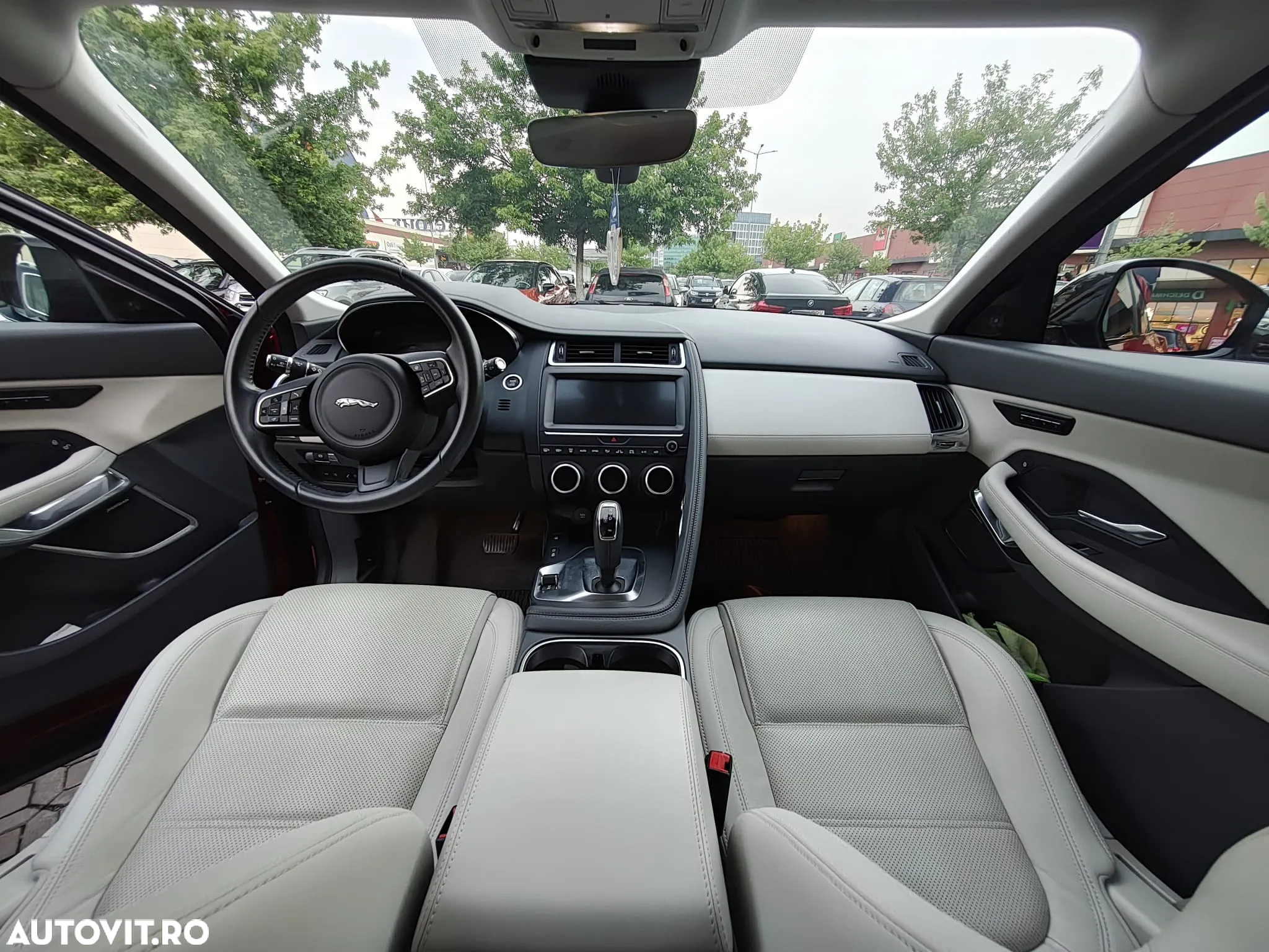 Jaguar E-Pace P200 AWD R-Dynamic SE - 11