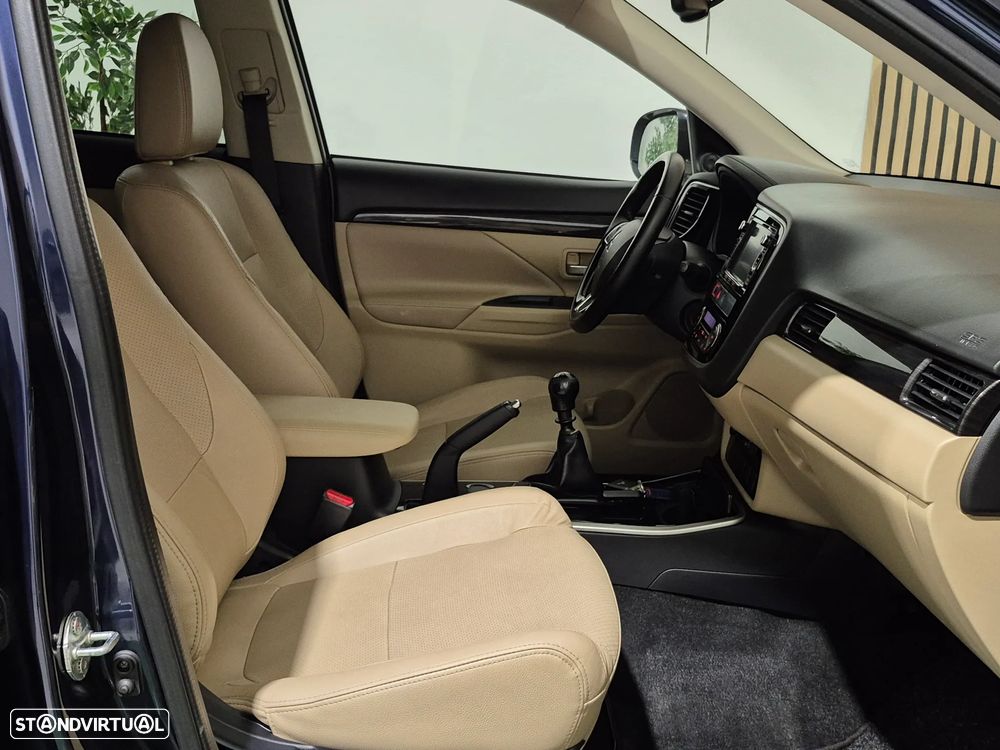 Mitsubishi Outlander 2.2 DI-D Instyle Navi - 30