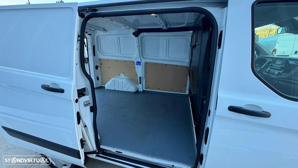 Ford Transit Custom 2.0 TDCi CX Automática - 18