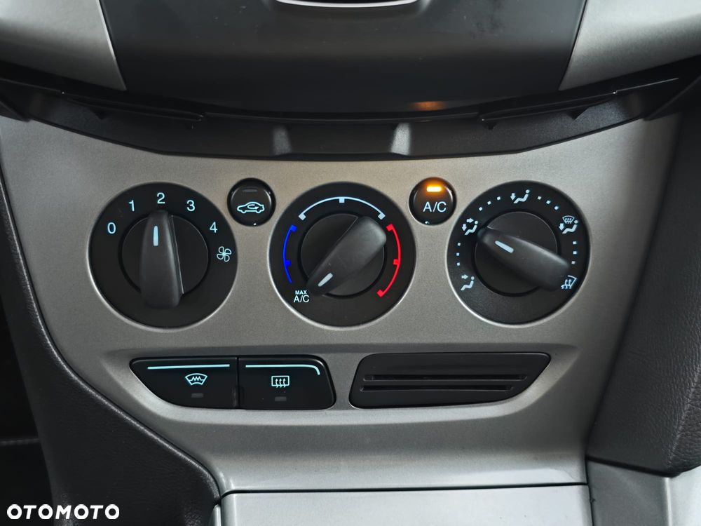 Ford Focus SW 1.6 Ti-VCT Trend - 32