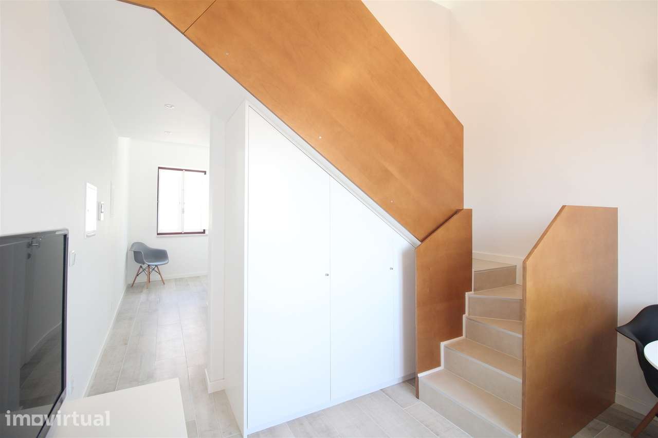 Apartamento T0 Duplex na zona da Baixa - Grande imagem: 3/11