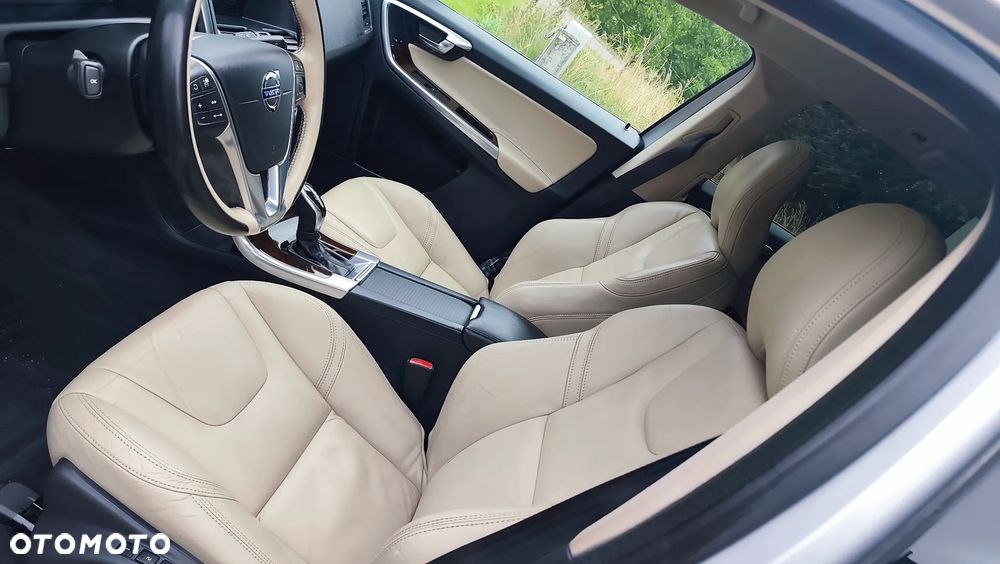 Volvo XC 60 D5 AWD Momentum - 7