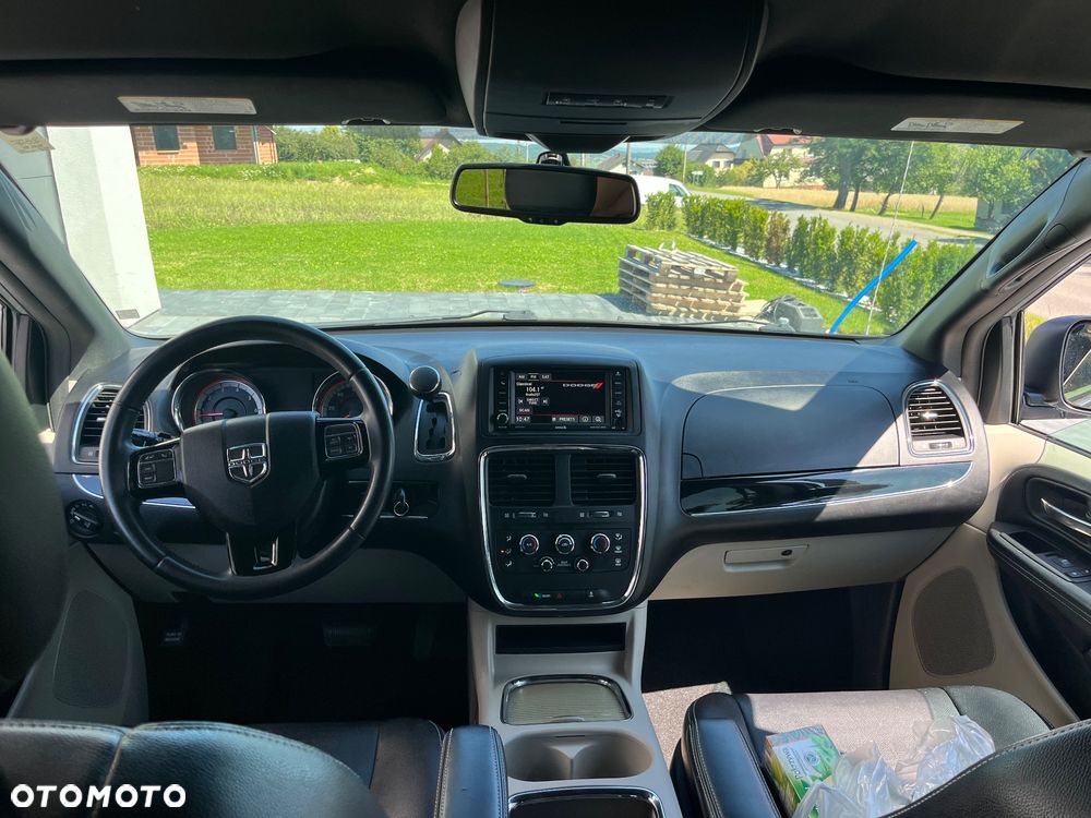 Dodge Grand Caravan - 9