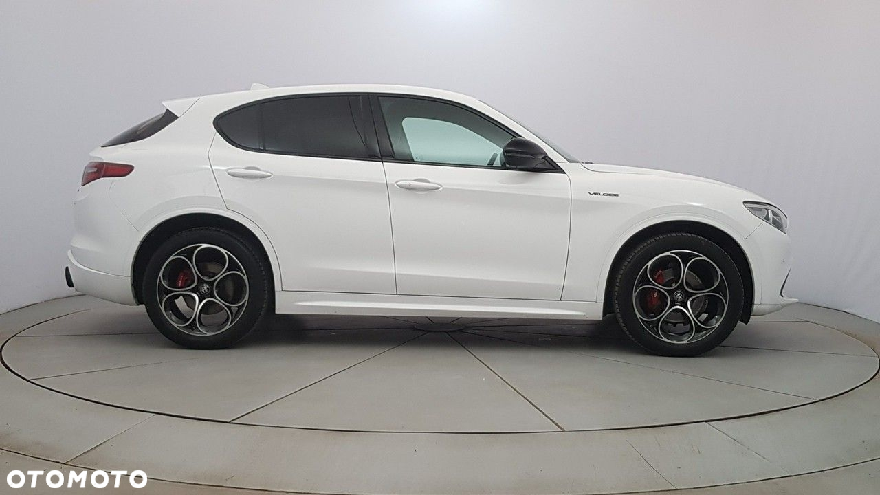 Alfa Romeo Stelvio - 8