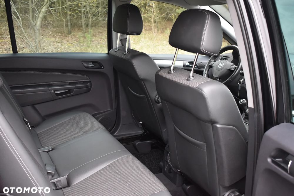 Opel Zafira 1.8 Sport - 30