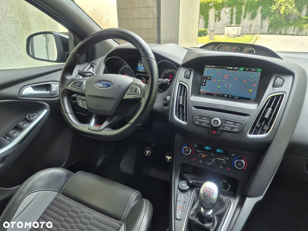 Ford Focus 2.0 TDCi ST mit Leder-Exclusiv-Paket - 19